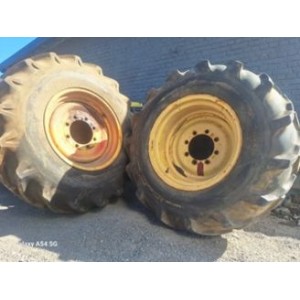 LOT DE 2 ROUES 18.4-26 OCCAS SUR JANTES 8 TROUS OCCASION